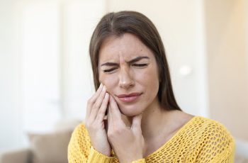 How to Handle a Nighttime Toothache: Tips from an Emergency Dentist